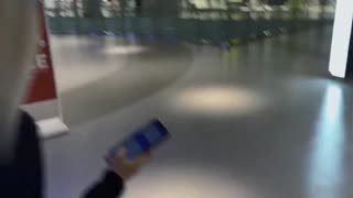 在試衣間的深喉口交，青少年吞下去暨，口服