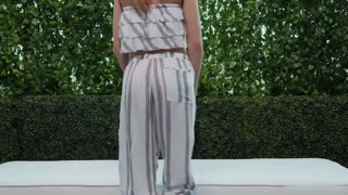 「演員變成了一個熱氣騰騰的與幾個驚人的辣妹
