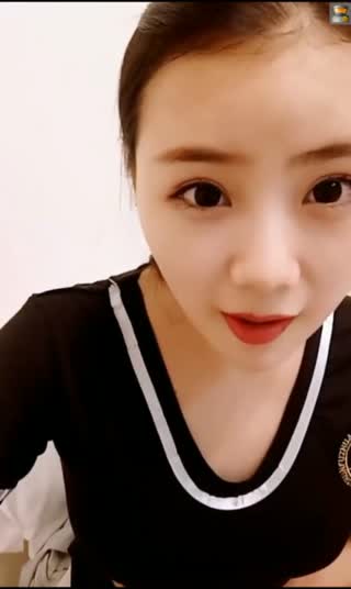 高顏值藝校氣質女主播漏奶跳繩