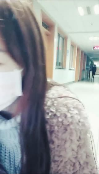 零零後美女男友出院前一晚來一炮今晚隔壁病床有個肺病患者不管他拉上帘子就開干
