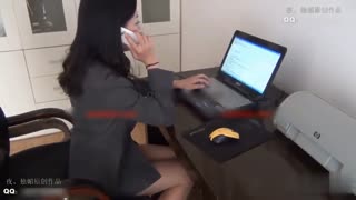 原來平時端莊的秘書私底下也這麼淫蕩