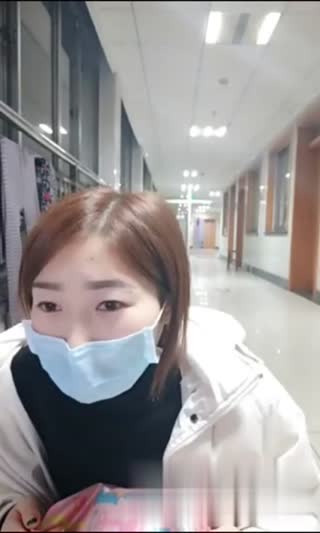 主播去醫院探病 怎麼探到病床上去了!
