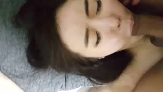 【超清專題】高顏值白膚大奶氣質美女被猥瑣男灌醉了想要睡覺強行搞醒插嘴口嗨啪啪下下到底嬌喘呻吟這美女很有感覺