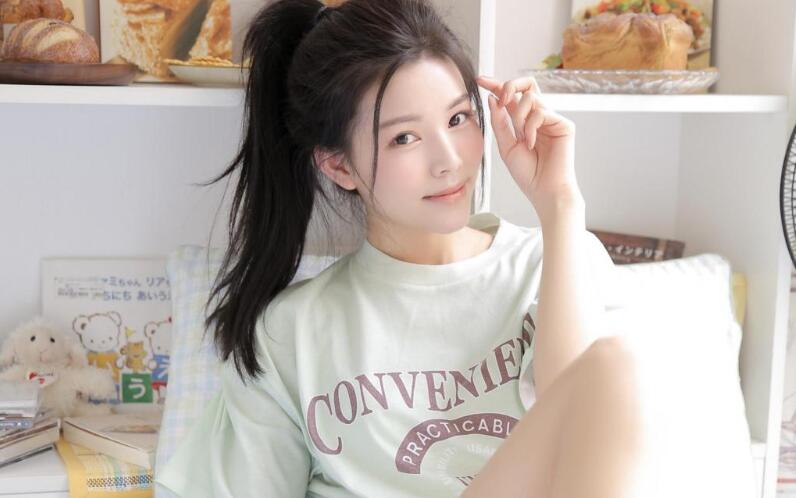 戴著眼罩樣子和身材都很性感的上海白領姐姐酒店援交喜歡玩SM的洋老外大叔
