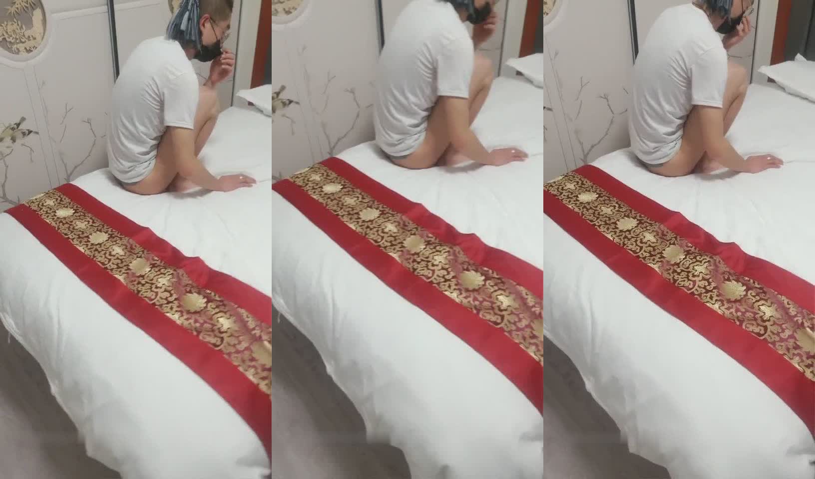 騷氣少婦兩男一女玩3P邊口交邊後入 開襠肉絲大力猛操掰開逼逼特寫 很是誘惑喜歡不要錯過
