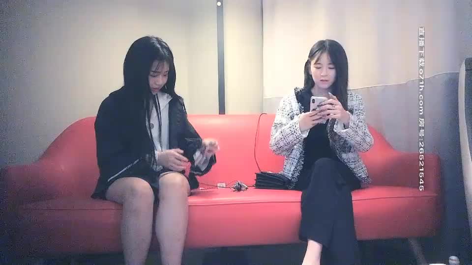 沈先生探花約了兩個嫩妹3P啪啪 擼硬先操一個搞完再換另一個操