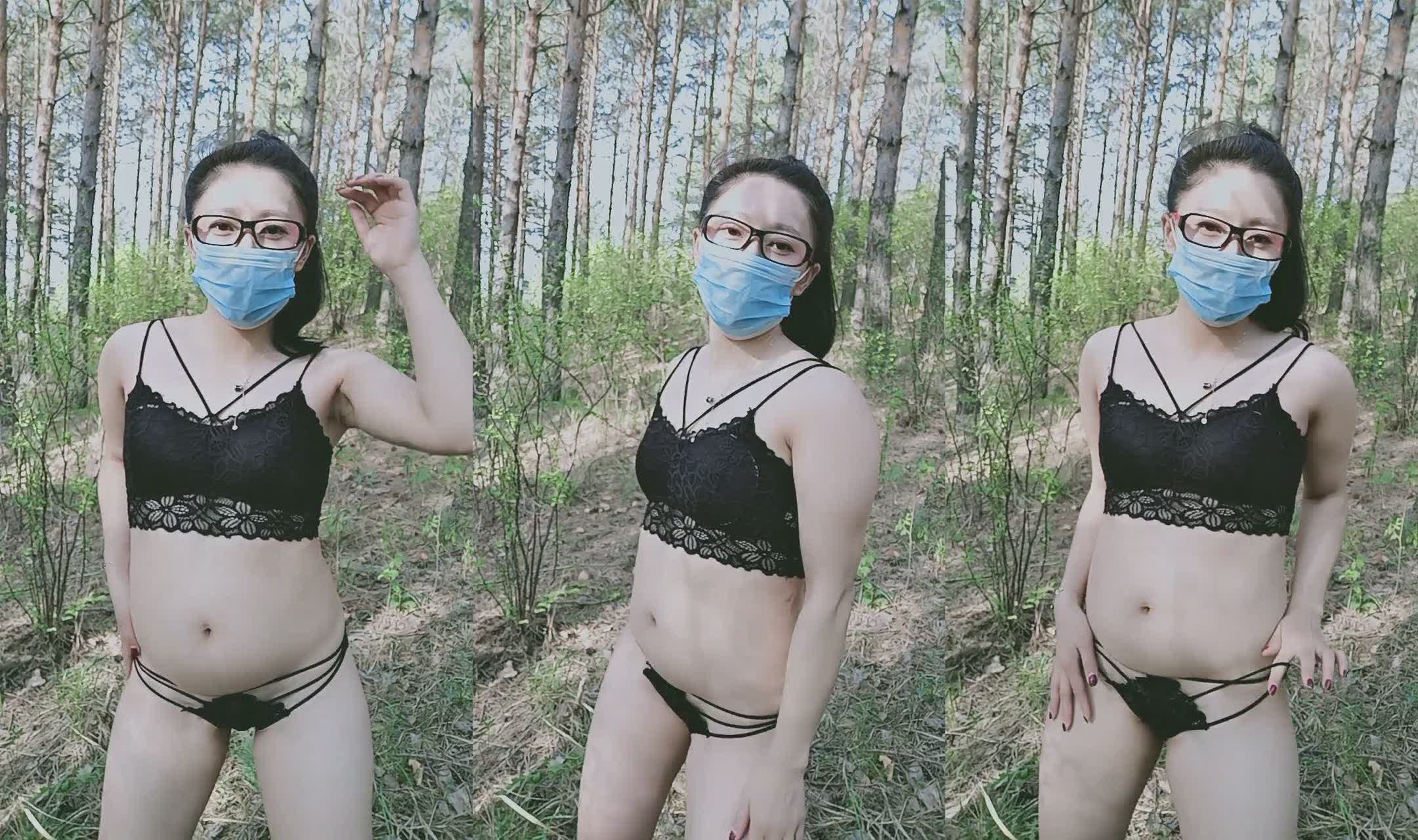 特會挑逗人的馬尾辮斯文眼鏡御姐與小伙炮友樹林裡野戰扒開穴噓噓讓你看內褲太惹火站著後入呻吟好聽對白淫蕩