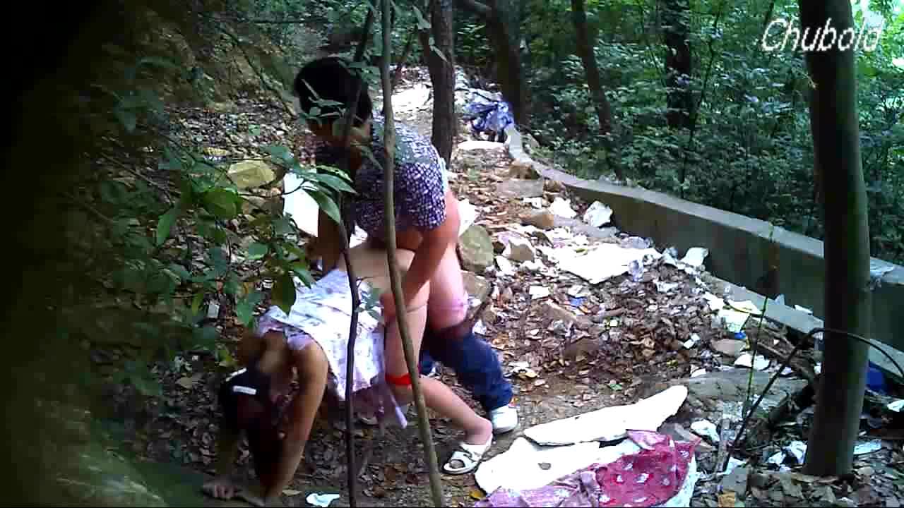 沒有女友的青年小胖樹林裡嫖個有幾分氣質的良家少婦