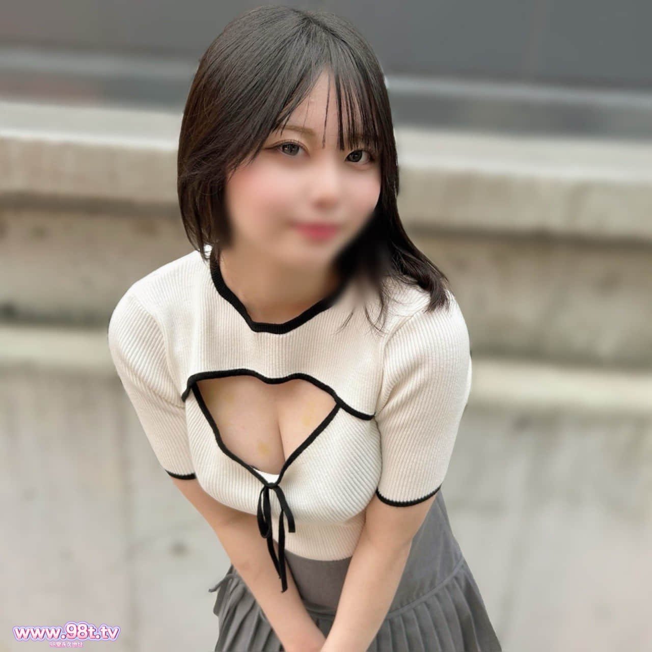 FC2PPV-4678393-【初・顏出し】※何も知らないでマッチしたみずきちゃん。お晝デートだからと油斷