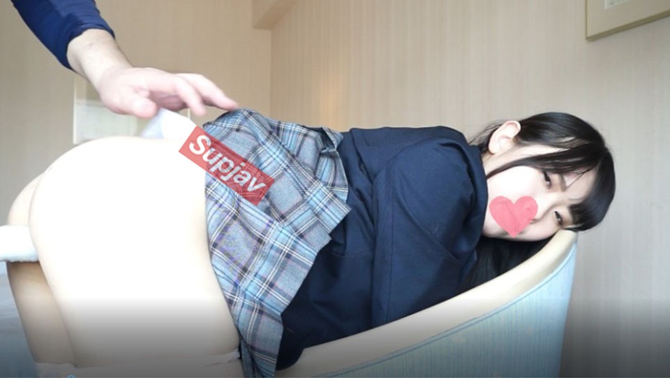 FC2PPV+1334965+ Two consecutive cumshots with idol-level cute sugar daddy J●! She was forced to masturbate with a vibrator by the window, then fucked roughly, scooping up the cum that was shot onto her belly and rubbing it back into her vagina.