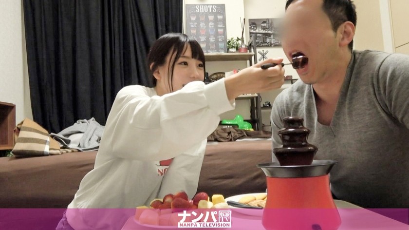 200GANA-1997+ ベテランナンパ師が女の子を部屋に連れ込んでSEX隠し撮り+111+ チョコもバナナもチ○ポも貪り食う♪超セクシーで清純派スレンダー娘登場！