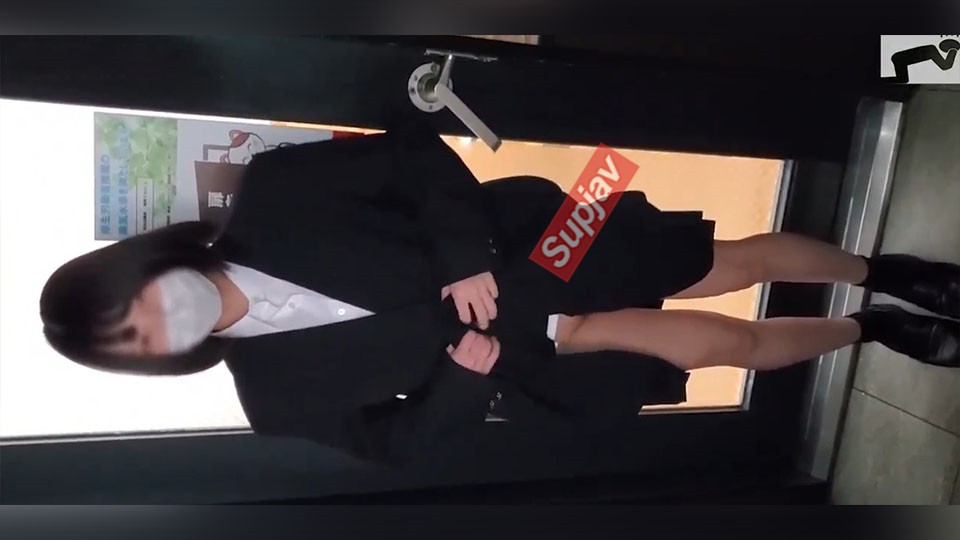 FC2PPV+【Not】(Şu anda) Mio-chan hala bakir. Liseye iç çamaşırı giymeden git. İlk penisi onu şaşırtsa da, sonunda üniformasının her yerine sıçrayan kocaman bir sperm yığınıyla karşılaştı.
