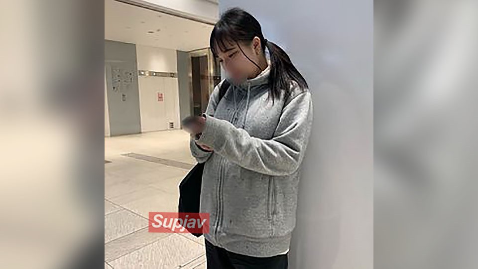 FC2PPV+4345407+※Quantidade limitada 500pt※【Mostrar rosto】【Gonzo・Creampie】** A jovem esposa que não recuperou sua forma física desde o parto e não é mais tratada pelo marido, tornou-se uma maníaca anfitriã e se dispersou. Isso deveria ter sido uma punição para um gonzo...