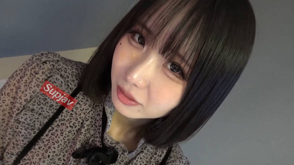 FC2PPV+4501727+【No】La primera experiencia sexual de Mako-chan está empapada. Vídeo de creampie filmado en privado. Incluye videos de mamadas y diferentes ángulos de cámara.