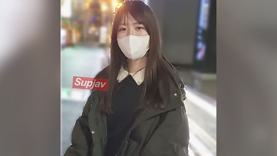 FC2PPV 4618579 脱掉制服，在裤子里藏遥控震动器的敏感少女被多次逼迫高潮，白色的精液被注入子宫深处