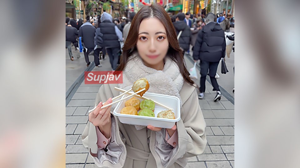 FC2PPV 4622082 *仅限今天 1980pt 【神降临】像新派馆长一样的超美女星巴克店员。这是一张含泪拍摄的照片，拍摄对象是一名男子为了帮助父母偿还债务而辍学。大量浓稠的液体注入阴道，让阴道颤抖并射精。 。 。