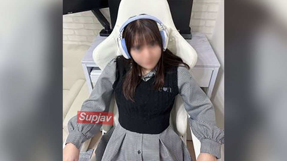 FC2PPV 4647488 Perdió su virginidad en casa con una jefa que se parecía a Haru Kawaguchi, y se graduó con la mejor virginidad.