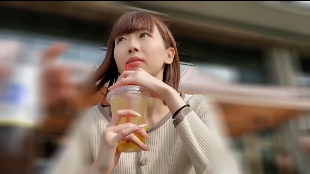戶外搭訕美女姐姐，帶回酒店無套內射