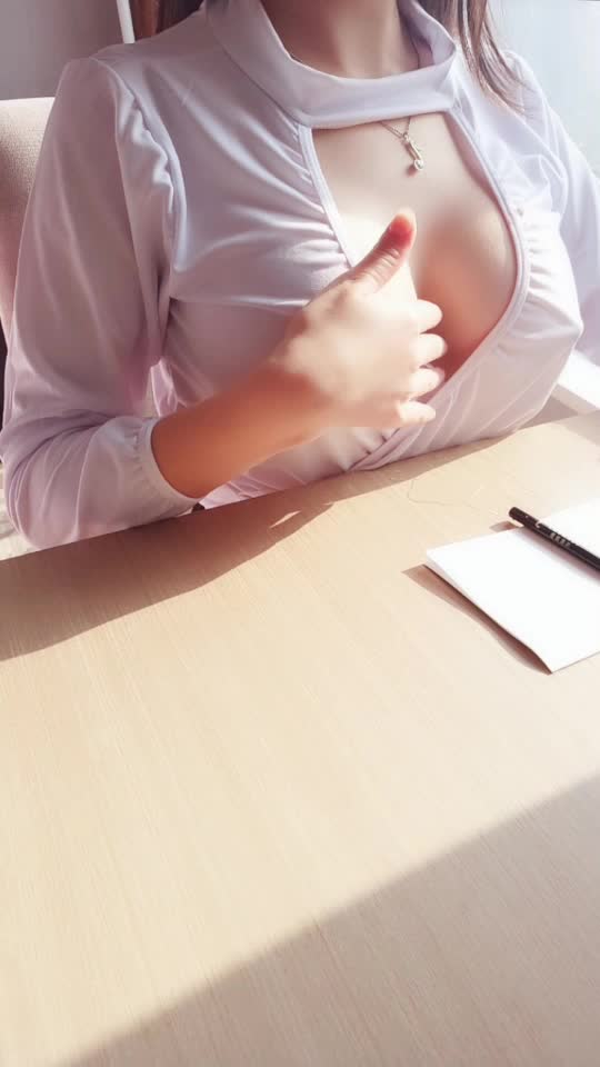 被網友瘋傳的大奶美臀少婦淫亂生活自拍視頻流出