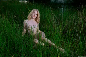 MetArt_Green-Grass_Una_high_0062