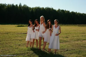 Ariel Anderssen & Her Friends-Slavegirls - Happy New Year! 003