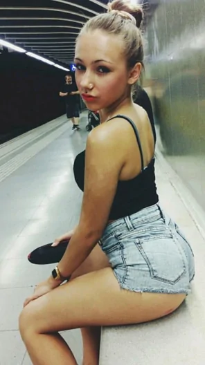 Making high waist shorts look amazing.