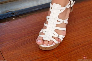 jen143GBP_328103038