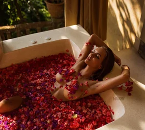 Bath of flowers