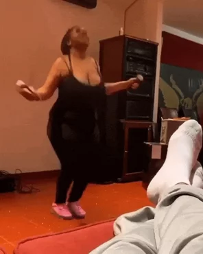 962059-big-boobs-drop-out