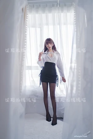 Mixian Sama (过期米线线喵) - OL情欲 (20)