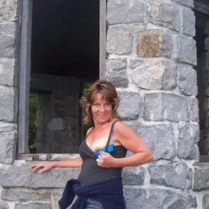 Shoulder Vacation Stone wall 