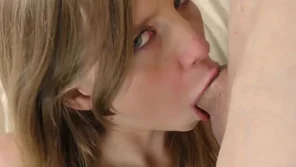 ava-parker-my-neighbor-s-daughter-loves-cums-a-lot-on-my-dick_1080p.mp4_20240920011924_0236