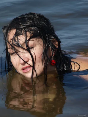 stunning_mermaid-on-stone_rusya_high_0123