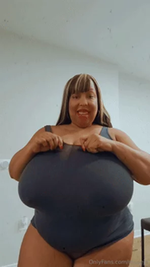 amateur pic Ms Deja Boobs Bouncing Gif