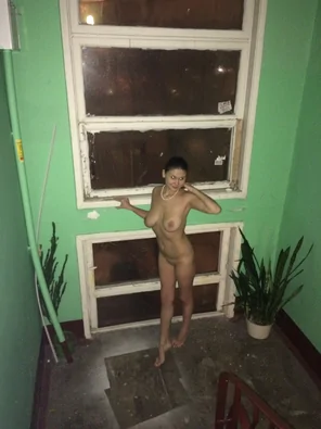 096
