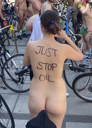 amateur pic Sexy slut naked in public