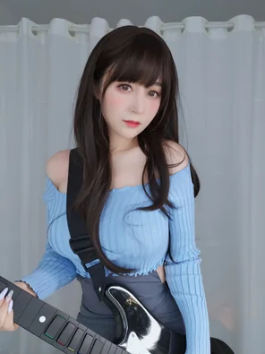 Baiyin811 (白银81) - Sexy Guitar Girl (123)