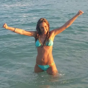 Fit bikini hottie