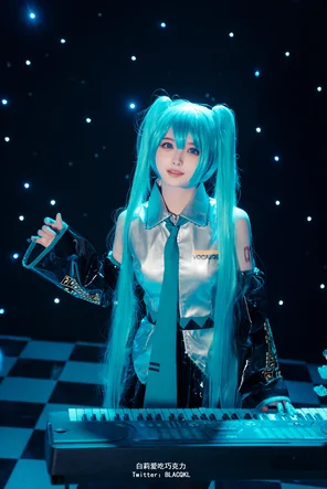 amateur pic BLACQKL - Hatsune Miku (1)