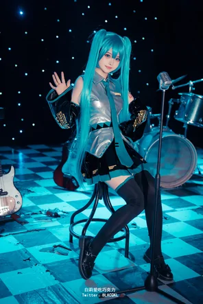 amateur pic BLACQKL - Hatsune Miku (4)