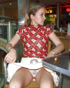 Hidden_Cams_Upskirts_Voyeur_Upskirt_White_Panties_2_4742074-3