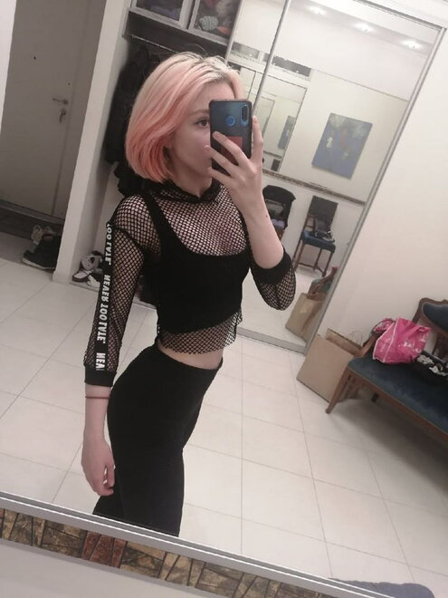 (8)
