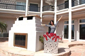 amateur pic Rebeca Linares - And The Gift Is
