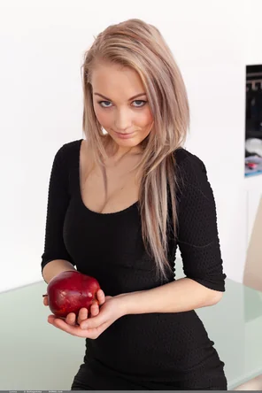 Domai_Lynne-1_Lynne_medium_0002