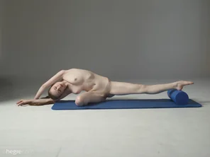 emily-elastic-elegance-10-10000px
