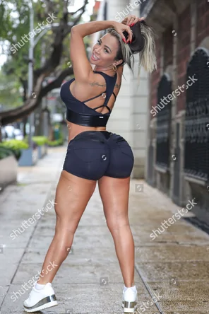 Shutterstock_10430072aj