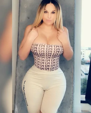 That hip/waist ratio tho