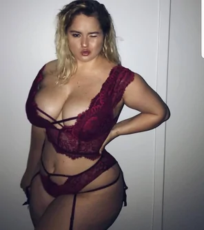 amateur pic Hourglass goddess