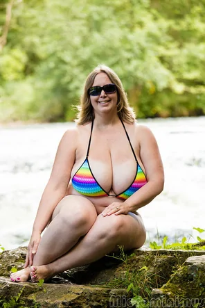 amateur photo Massive pair in a tiny colorful bikini