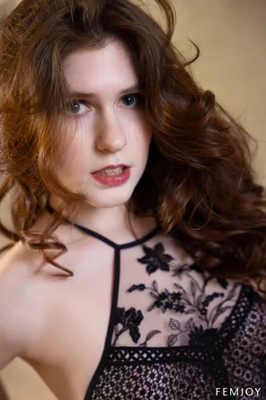 amateur pic 0002_M_651d74b52c60d